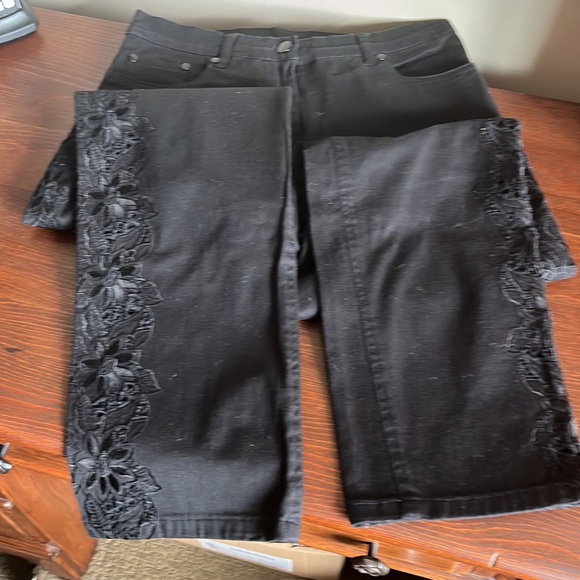 Size 6 Highwaist Jeans Embroidered Sides - Picture 2 of 9
